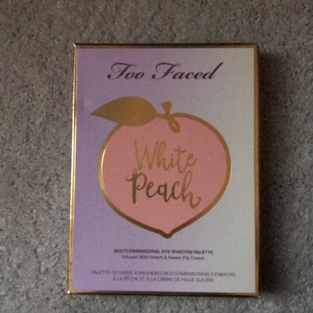 Too faced white peach eyeshadow pallete